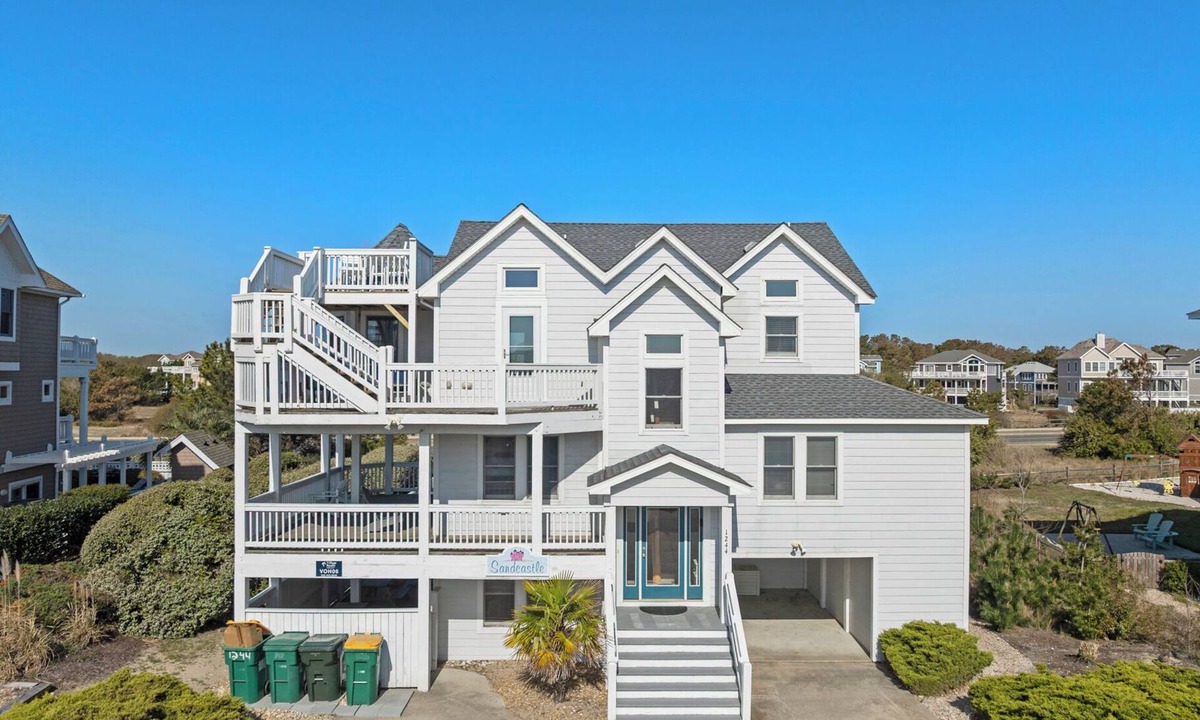 Ocean Hill House | 6BR Oceanside | Pool | Hot Tub | Balcony | Tennis