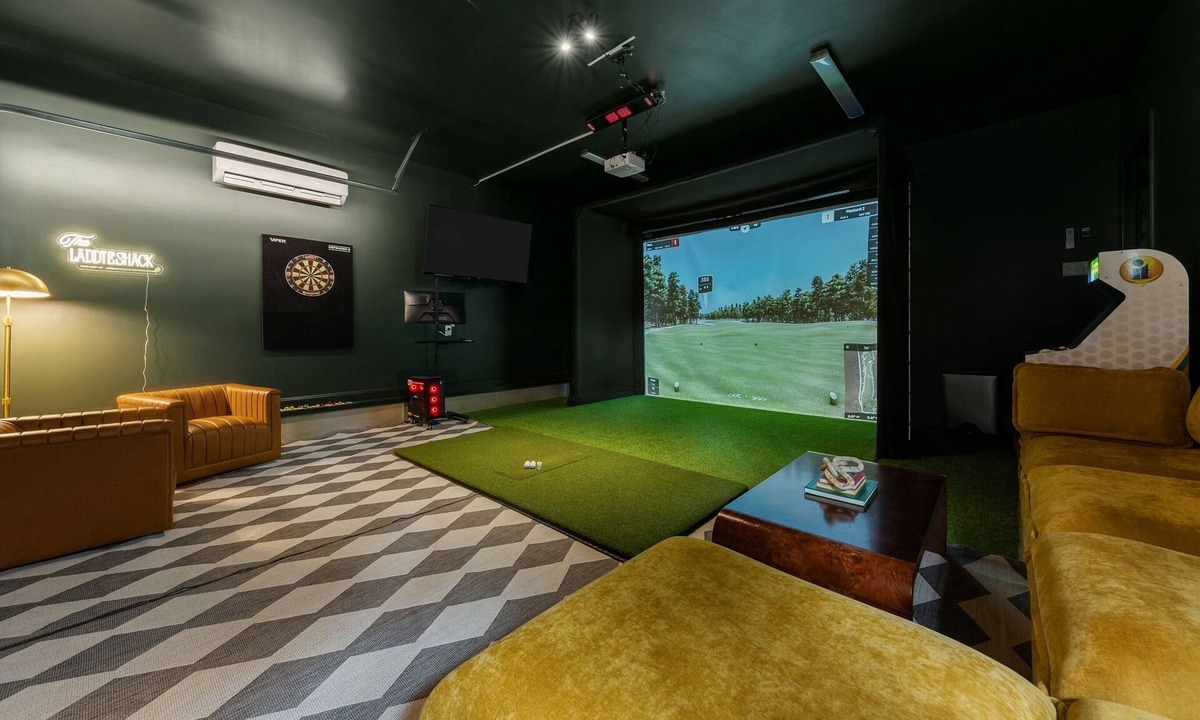 Pinehurst House | 6BR w/Golf Sim Putting Green Hot Tub Sauna Games