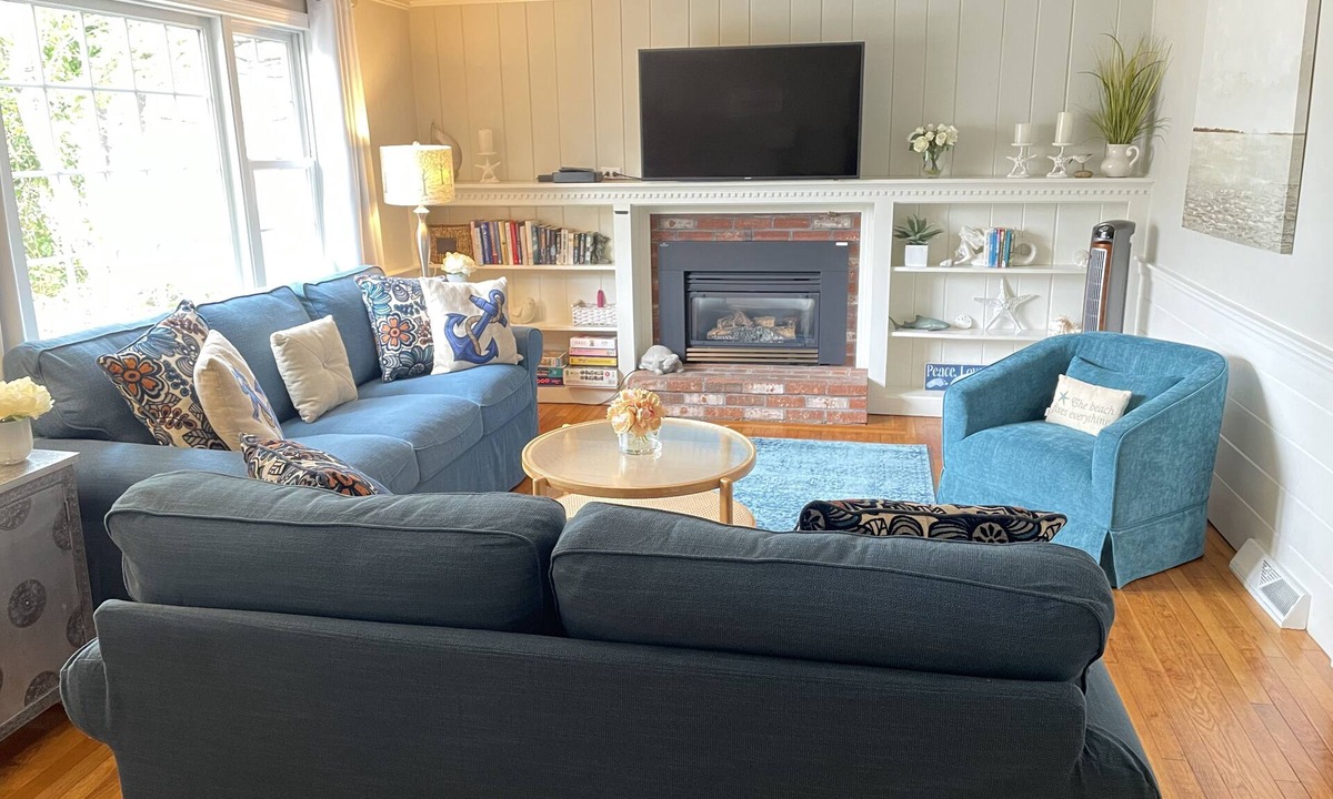 Bass River Cottage | 7/10 mile Walk 2 beaches -Dog OK/Firepit - Willow Breeze Cottage Summer: Fri-Fri