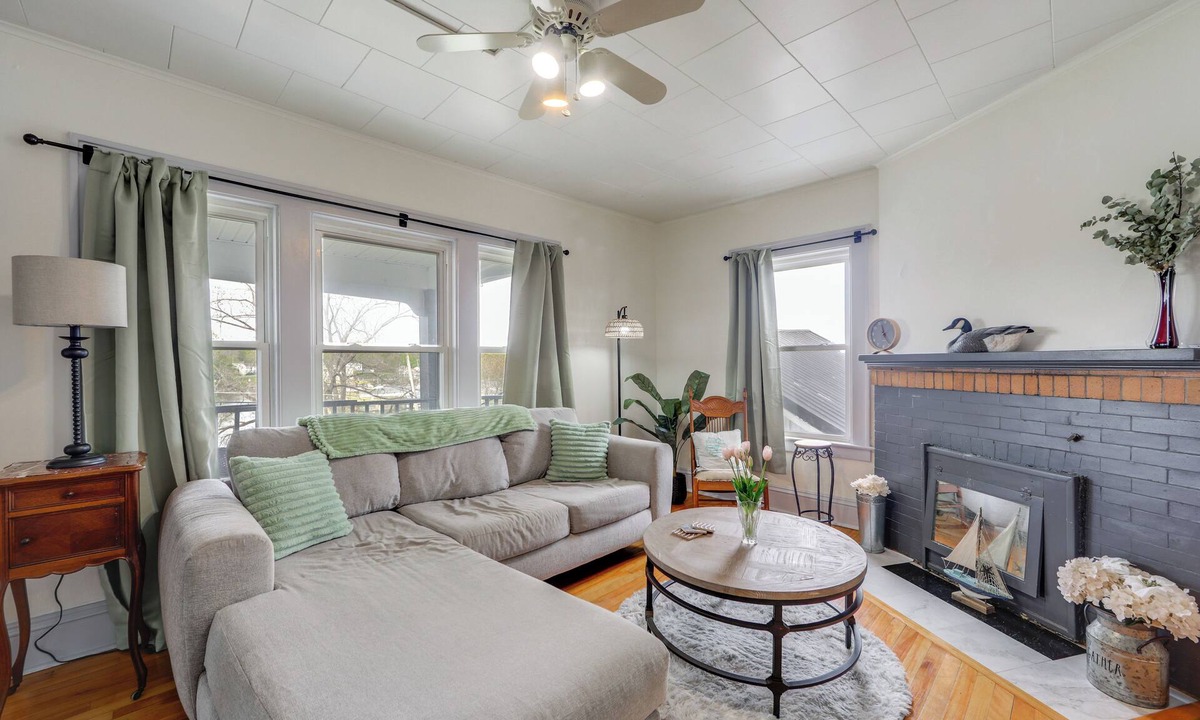 Phoenix Apartment | 8 Mi to Micron Technology! River-View Apt!