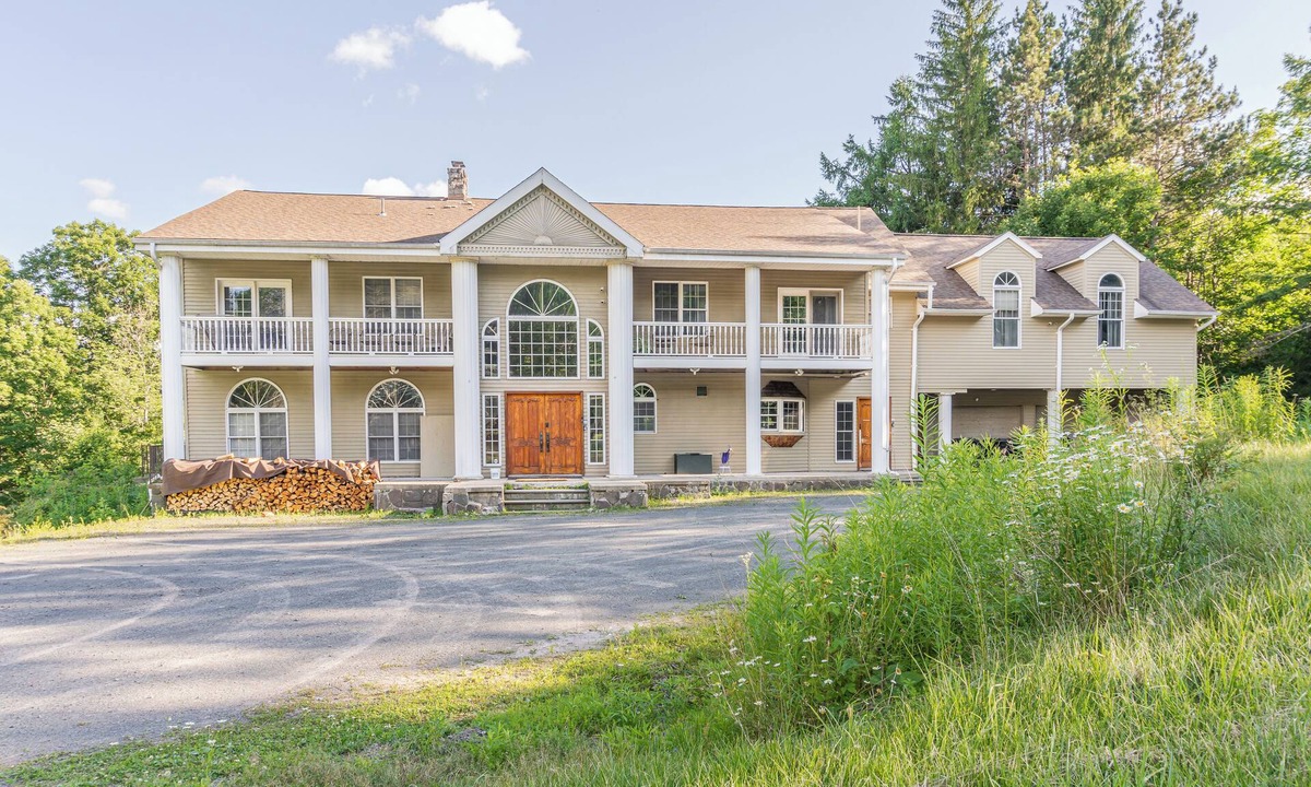 Hunter House | 8BR w/Hot Tub, Fire Pit, Gym Near Hunter/Windham Skiing