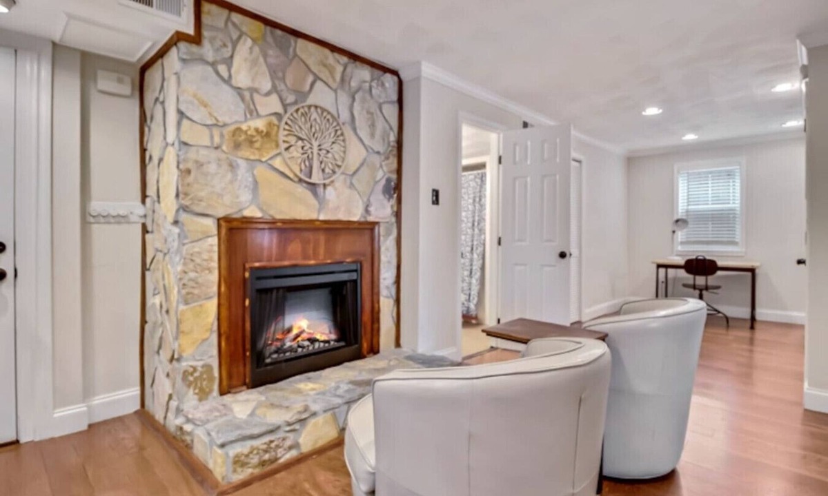 Willoughby Spit Cottage | 902.B Historical Beachfront Duplex Sauna, Fireplace Hot Tub, Beachfront Grilling & Kayaks