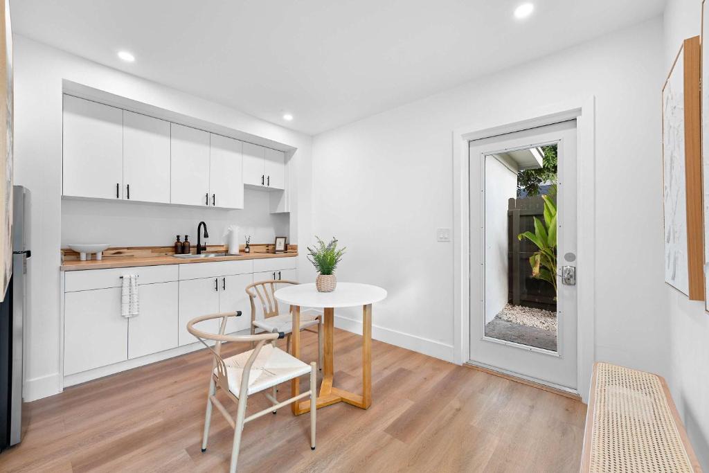 Victoria Park Apartment | 921 Apartment 4
