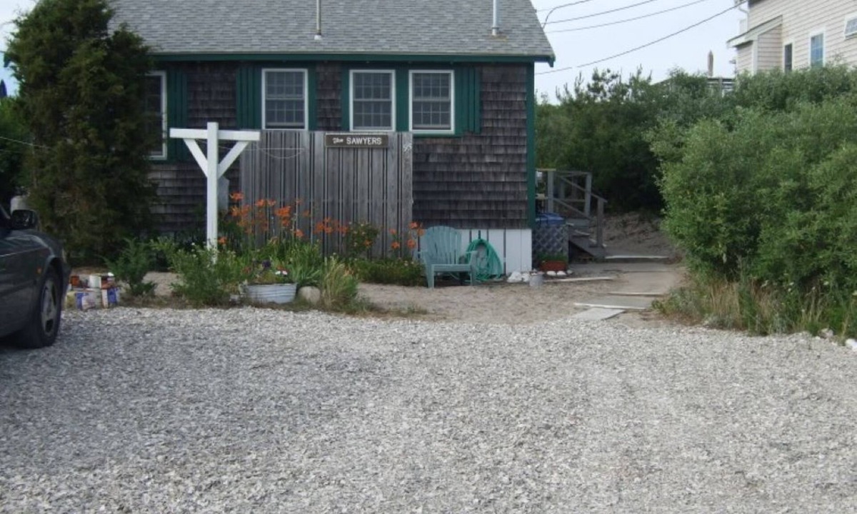East Sandwich Cottage | 95 Salt Marsh- 3 BR Cottage @ private beach, pet-friendly w/AC, steps to shore!