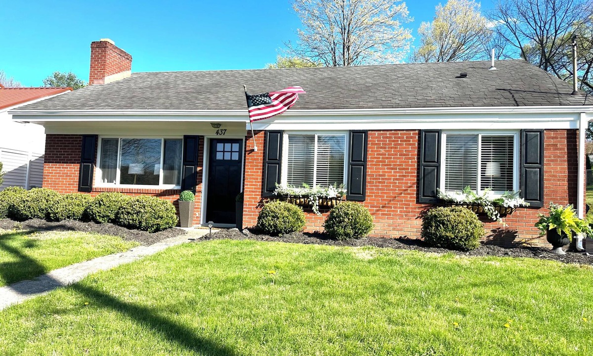 Lewisburg House | A charming bungalow with a Southern feel that’s an quick walk to downtown.