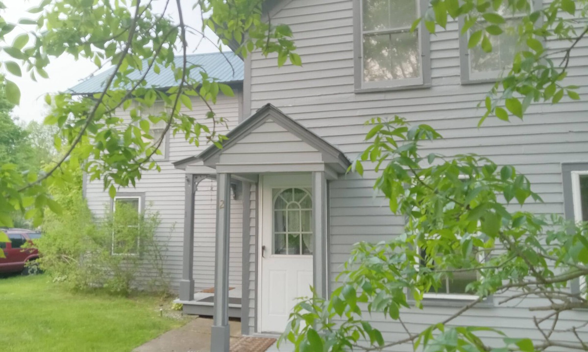 Indian Lake Apartment | A clean and cozy centrally located pet friendly rental .walk to all amenities