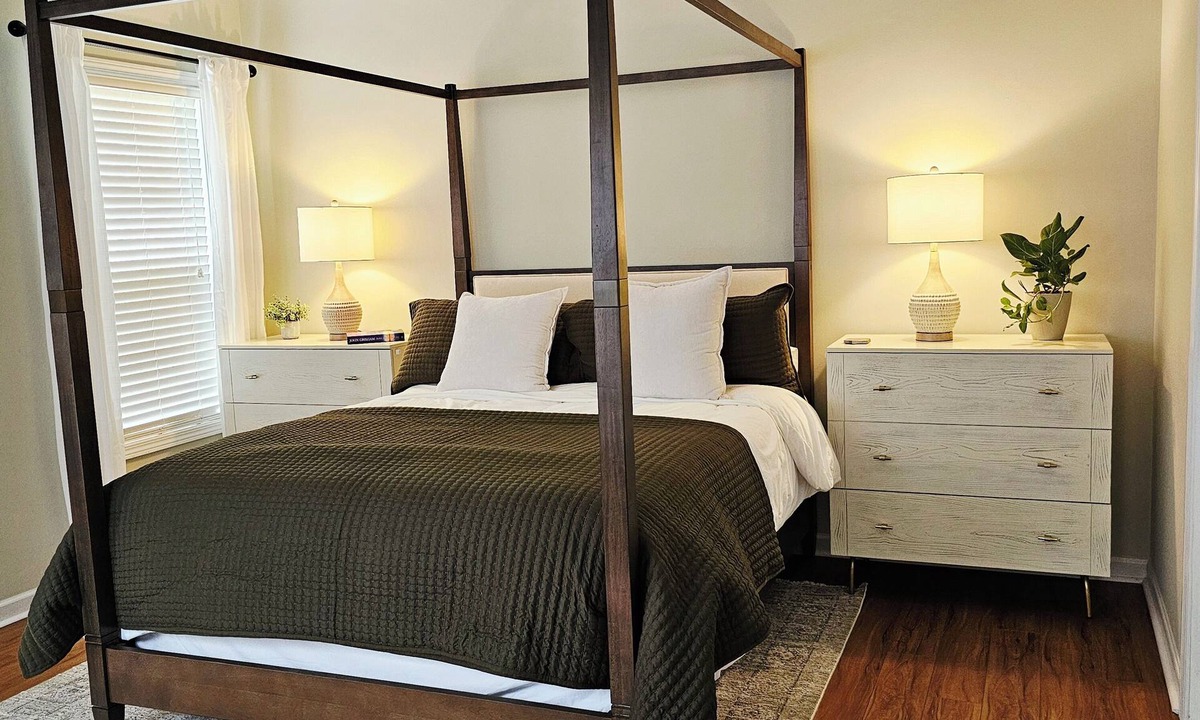 Hampstead House | A cozy and charming home located near gorgeous beaches and a bustling downtown.