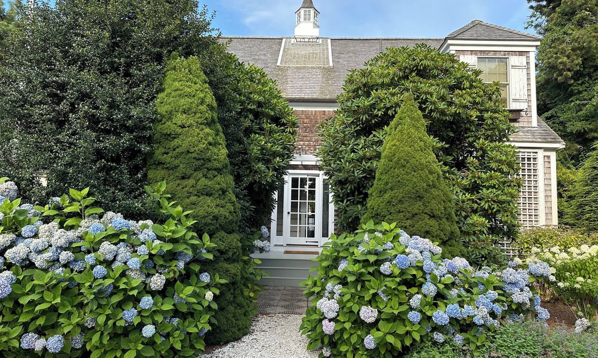 Katama House | A magical home with pool and hot tub right off Katama bike path in Edgartown
