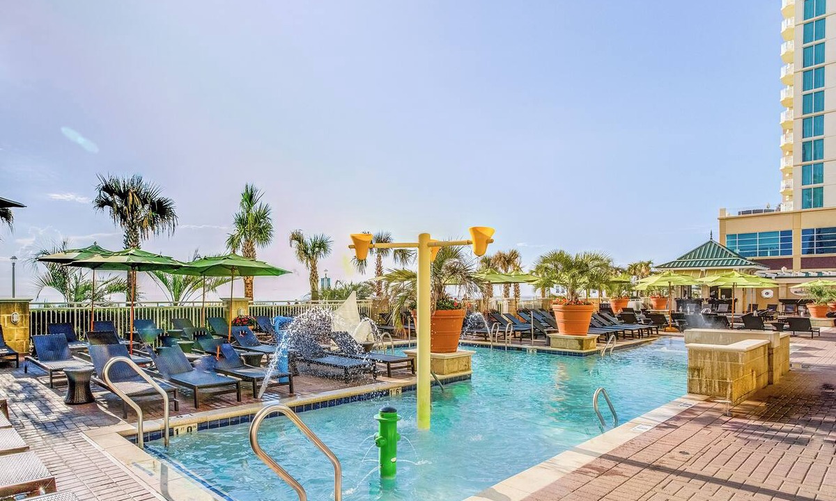 Northeast Virginia Beach Hotel | A Peaceful Beach Retreat! Fully-equipped Kitchen, Outdoor Swimming Pool!