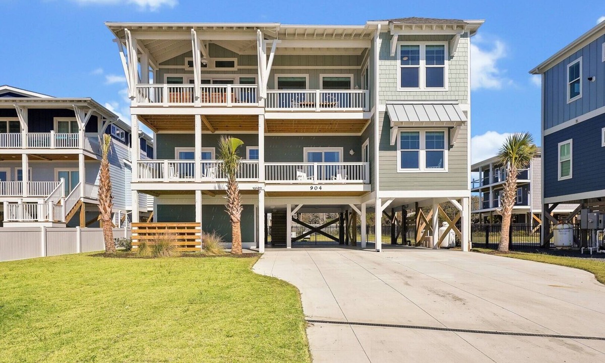 Yaupon Beach House | A Perfect Approach: Spacious 7-Bedroom Oceanview House in Oak Island