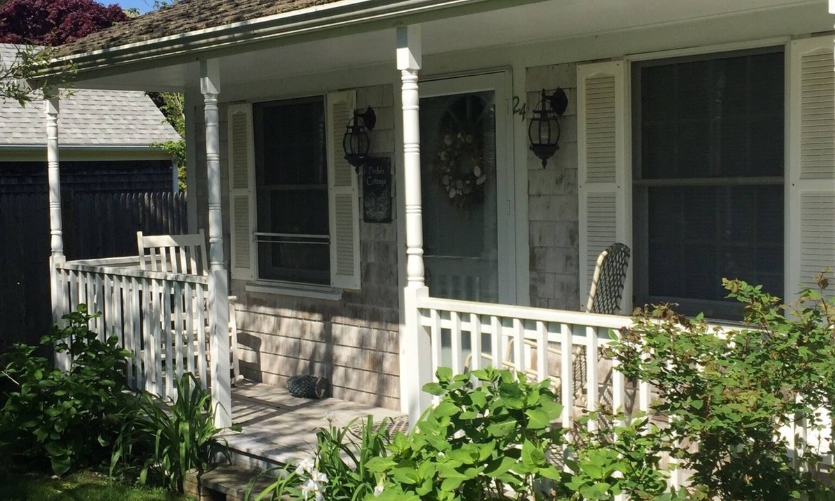 Brewster House | A picture perfect Cape Cod cottage