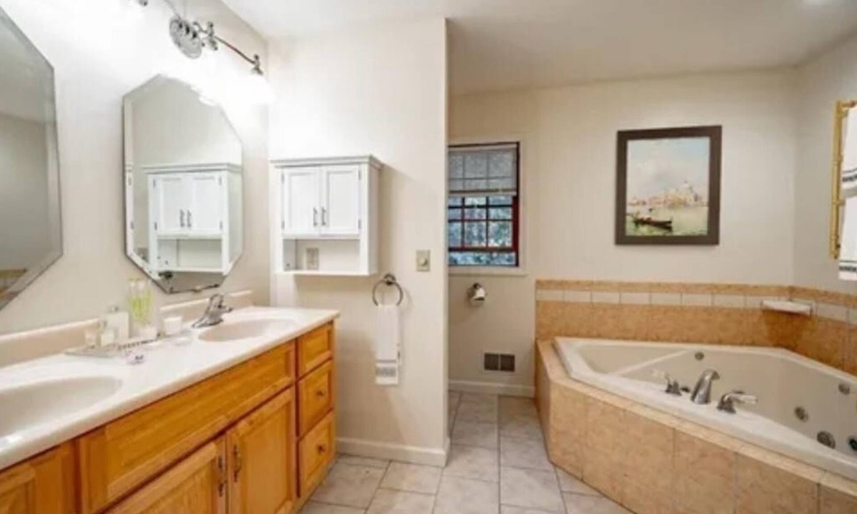 Ware House | A Quiet, Spacious and Private 4 Bedroom house for family reunion and getaway.