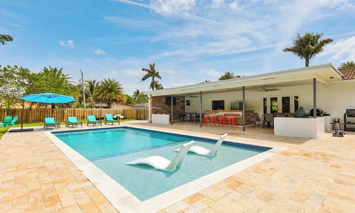 Hallandale Beach House | A star is born villa