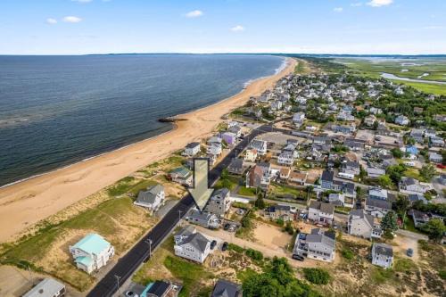 Newbury House | Across From Beach High-End Home The Nest