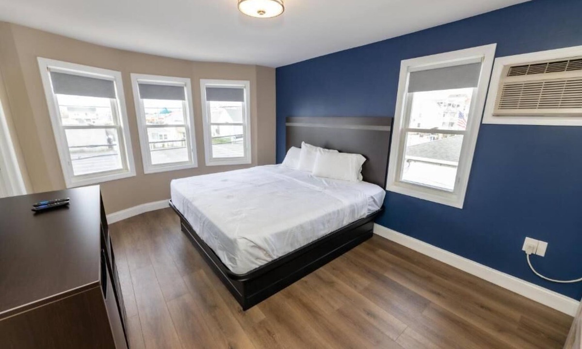 Seaside Heights Hotel | Adjoining Room 1 - Spacious Two-Bedroom Suite Near Seaside Heights Beach, Sleeps 10 with Free WiFi and AC Comfort