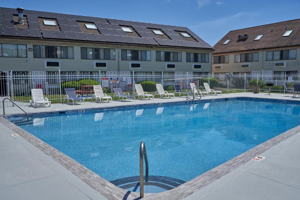 Teaticket Hotel | Admiralty Inn & Suites - a Red Collection Hotel