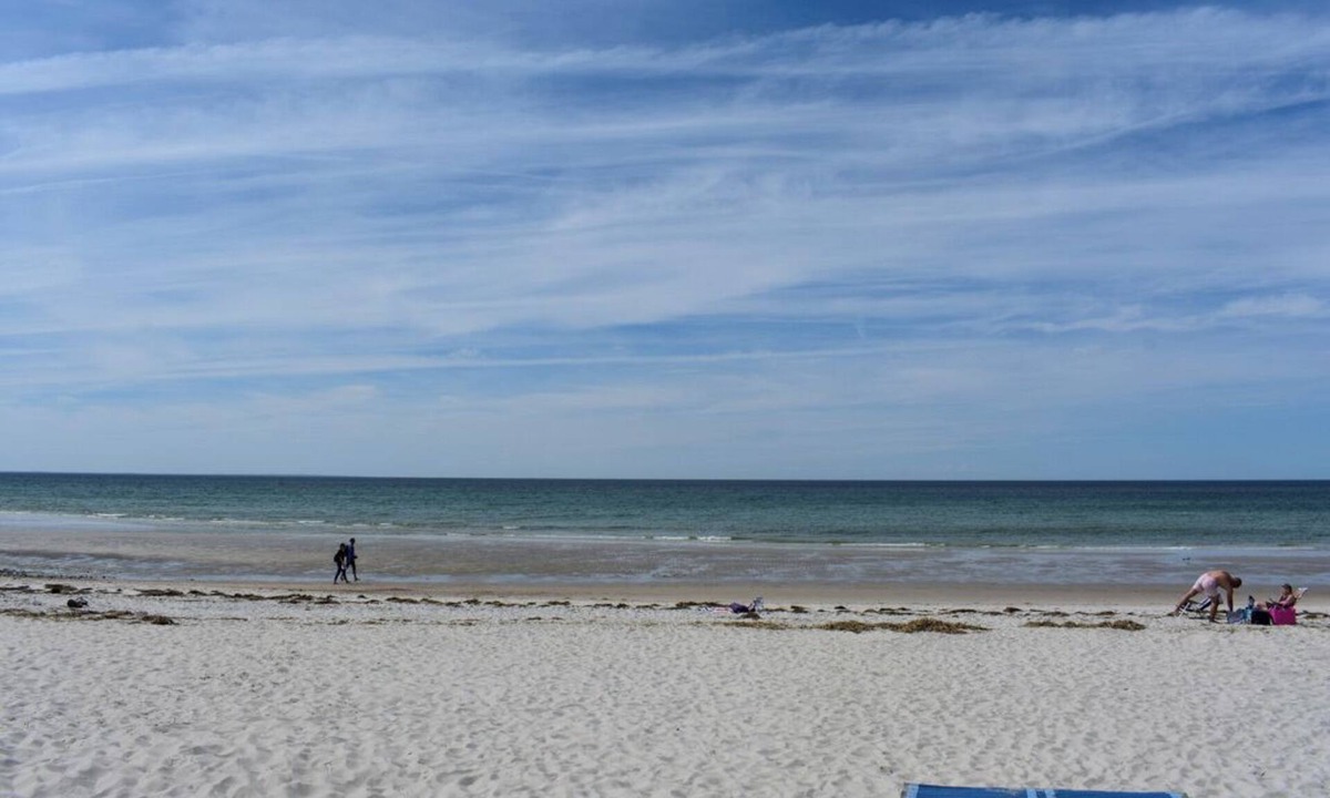 Dennis House | Adorable beach cottage, steps from Bayview Beach