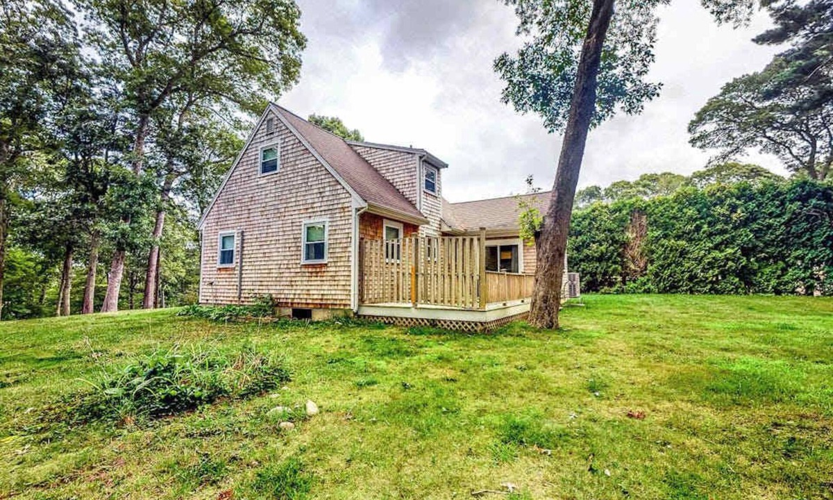 East Falmouth House | Adorable Home on a Grassy Lot w/Free WiFi, Two Living Areas, & a Full Kitchen