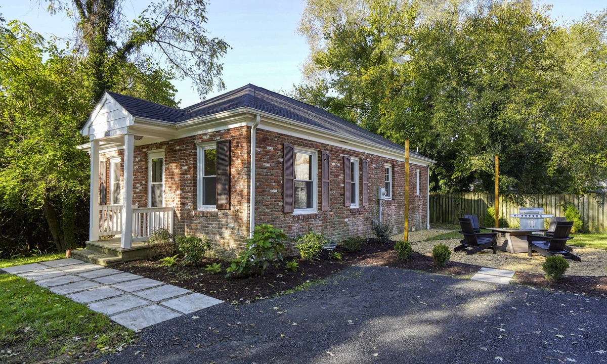 Queen Anne House | Adorable two-bedroom retreat close to Easton, Denton, Centreville