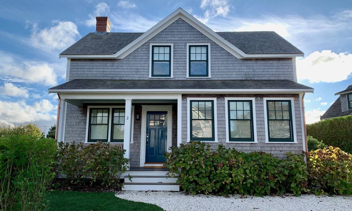 West of Town House | Airy and Spacious, near Beach, Golf and Bartlett's Farm with Community Pool