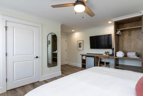 Northeast Virginia Beach Bed & Breakfast | Albermarle #202 Inn at Old Beach