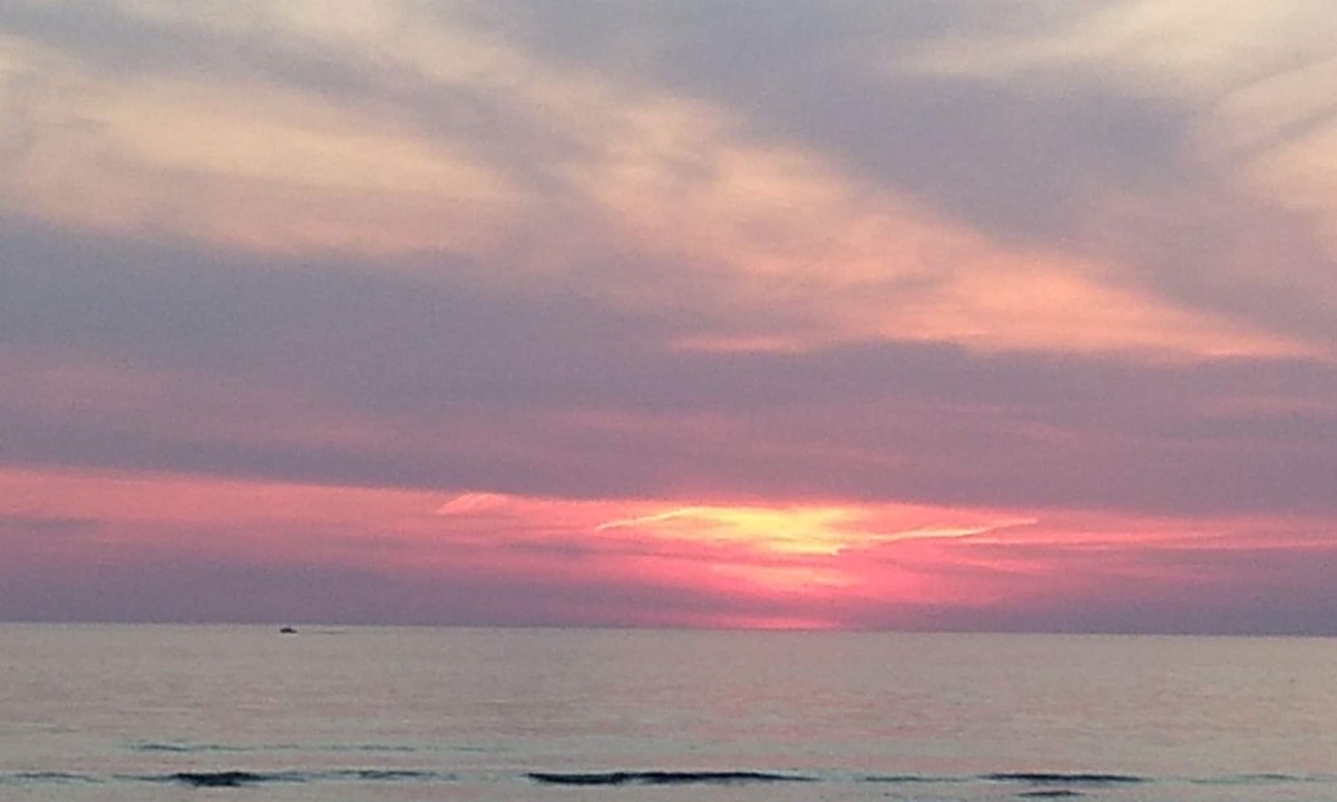 Villas House | All New Seahorse Bay Cottage walk to bay beach and view world famous sunsets!