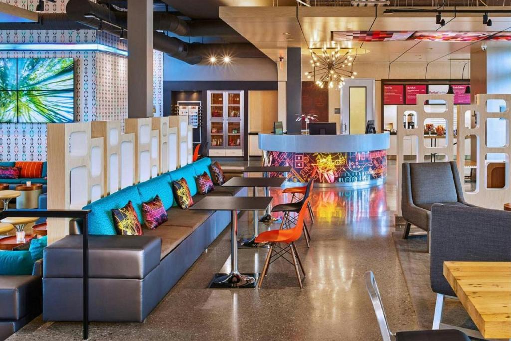 Greenbrier East Hotel | Aloft by Marriott Chesapeake