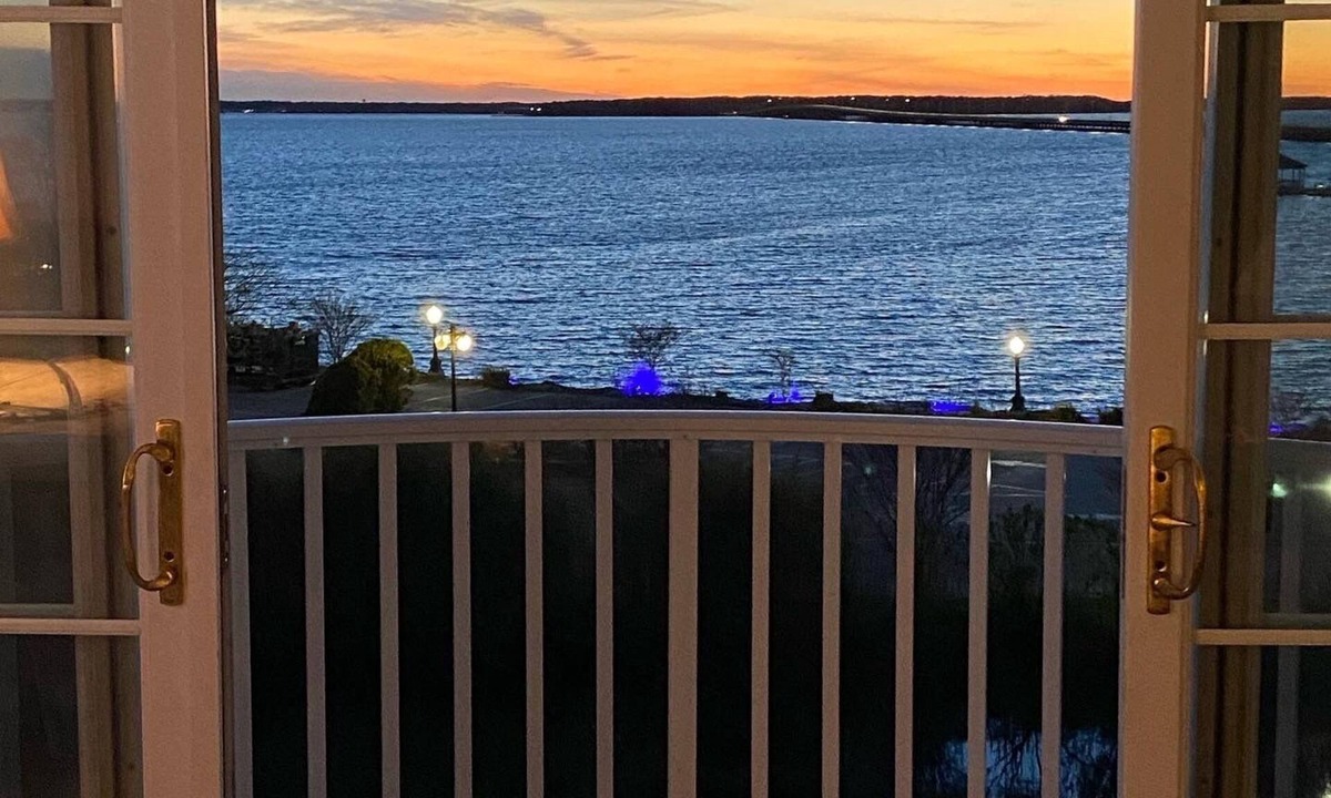 Midtown Ocean City Resort | AMAZING BAYSIDE SUNSET VIEWS! Sunset 309 @Coconut Malorie Resort next to Fagers!