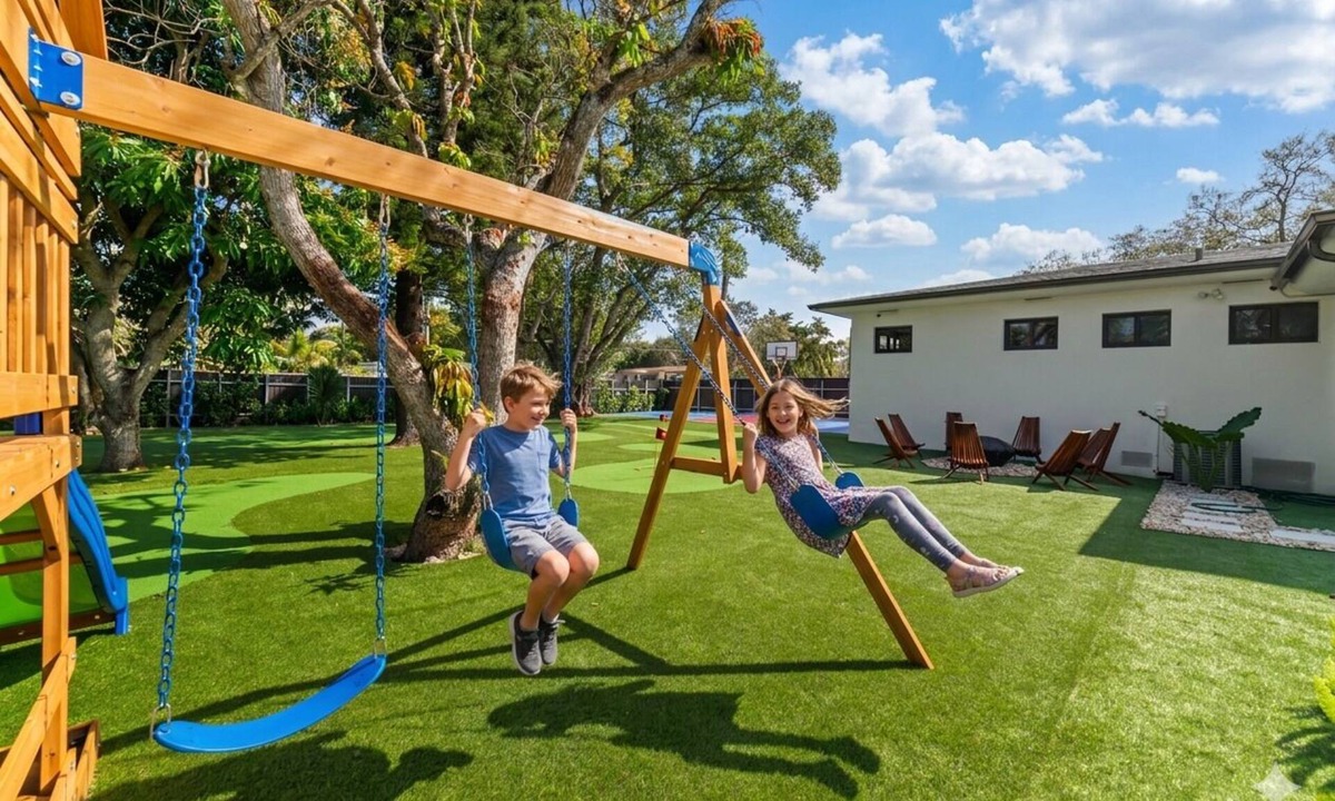Golden Glades House | Amazing Family Paradise: Playground/BBQ/Pool/Games