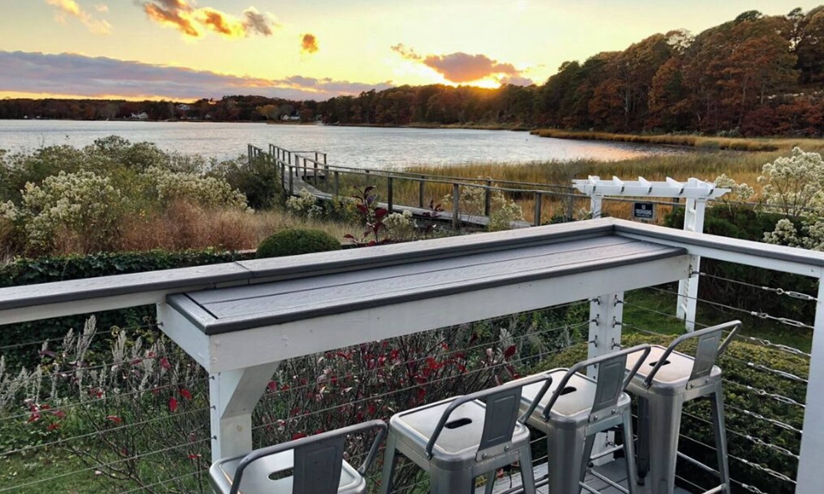 Yarmouth Port House | *Amazing SALTWATER FRONT on Follins Pond! * 4bdrm/2bth
