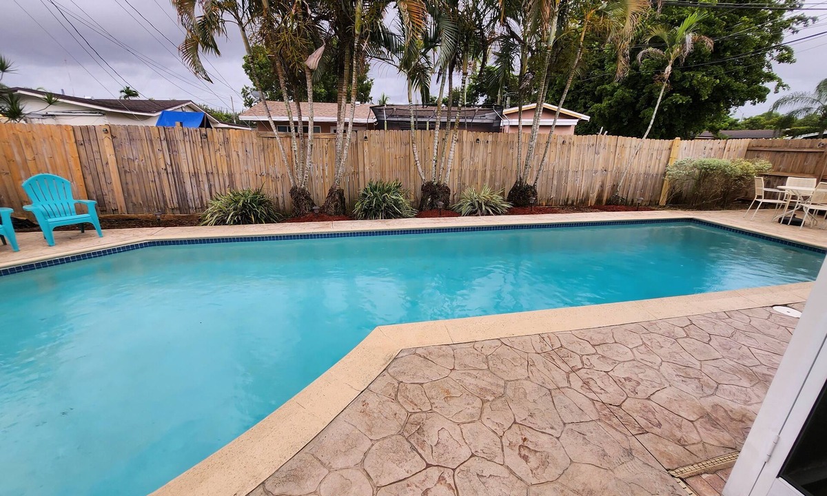 Miramar House | Amazing Spacious 5 Bedroom Pool Home Home Away from Home in Great Location!