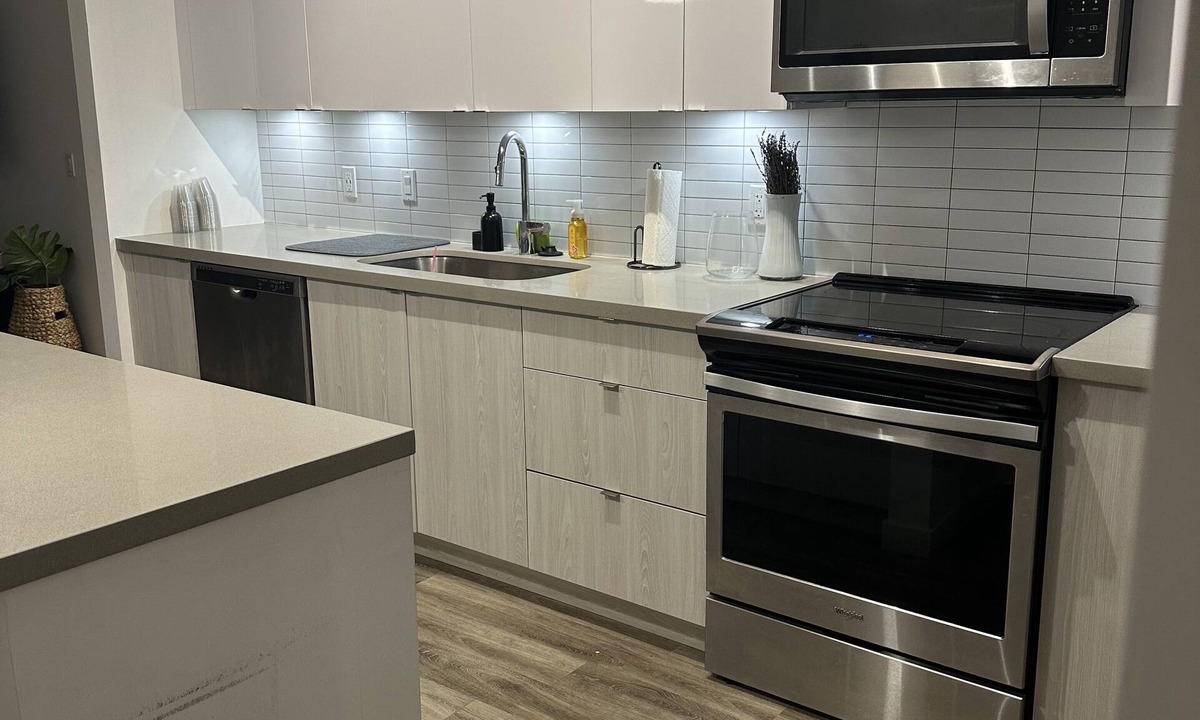 17th Street Causeway Apartment | Amazing updated apartment in hotspot las olas walking distance to everything!