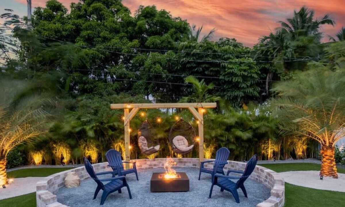Highland Garden Villa | Amazing Villa w/a Ping-Pong+Fire Pit & Terrace w/TV