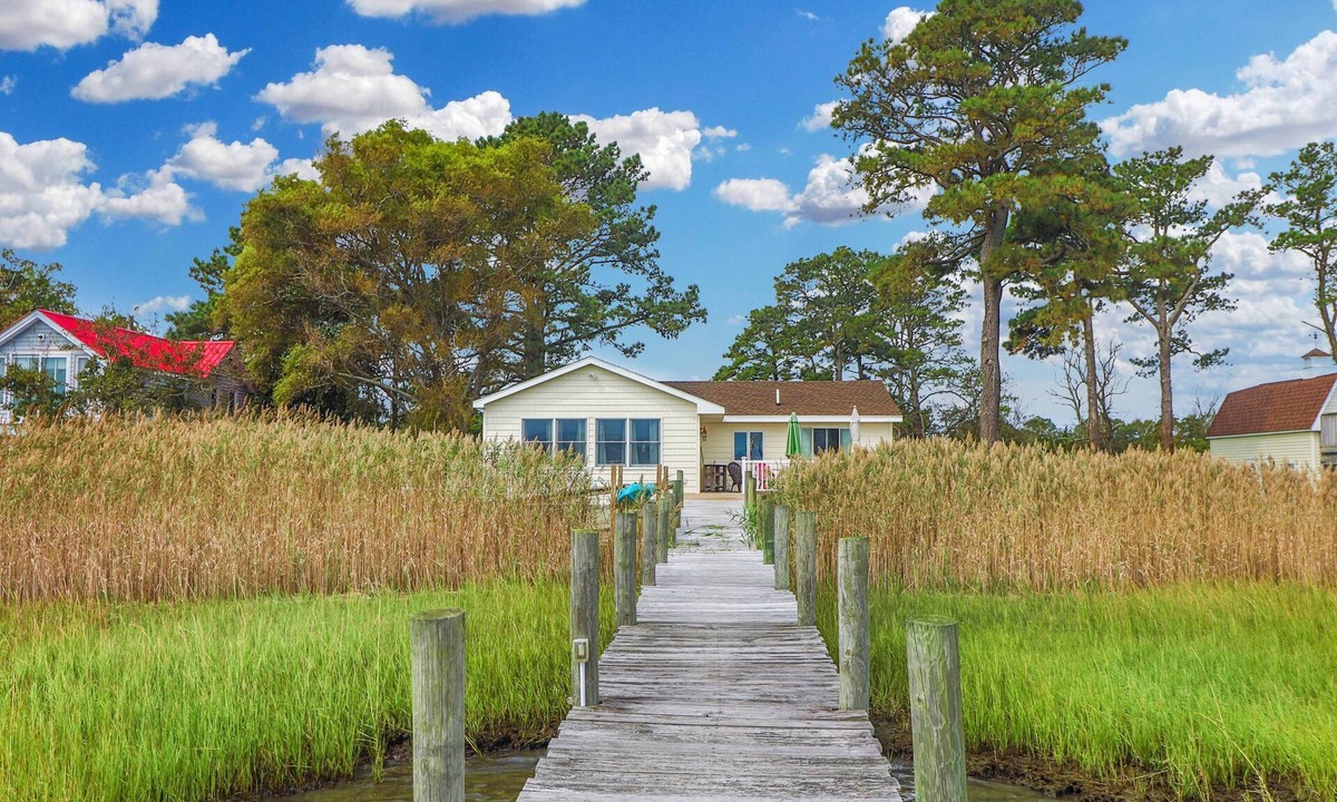 Deep Hole House | An Unfettered View | Wheelchair Accessible Oyster Bay Waterfront Ranch w/Long Pier for Crabbing