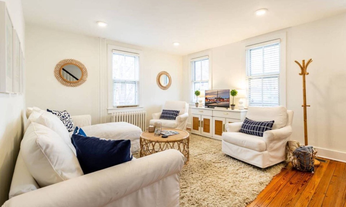 Annapolis House | "Around the Corner" from Eastport Hot Spots with Fenced-In Yard and Parking