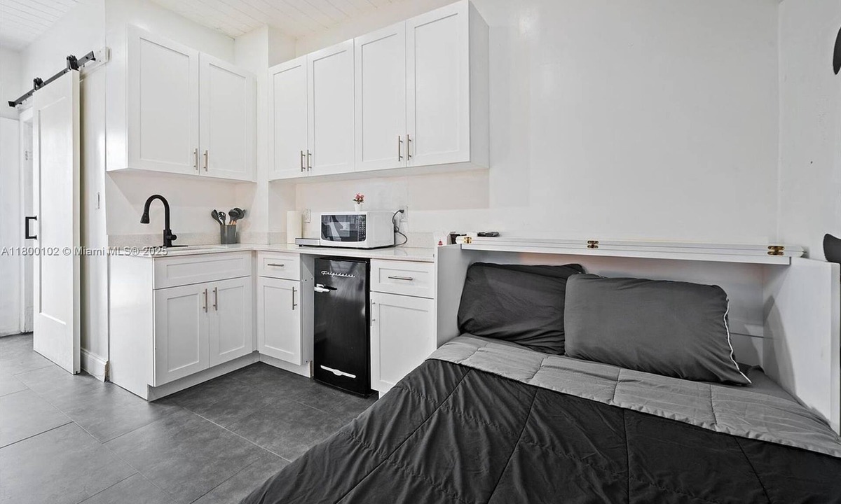 Buena Vista Apartment | Artsy Design District Studio