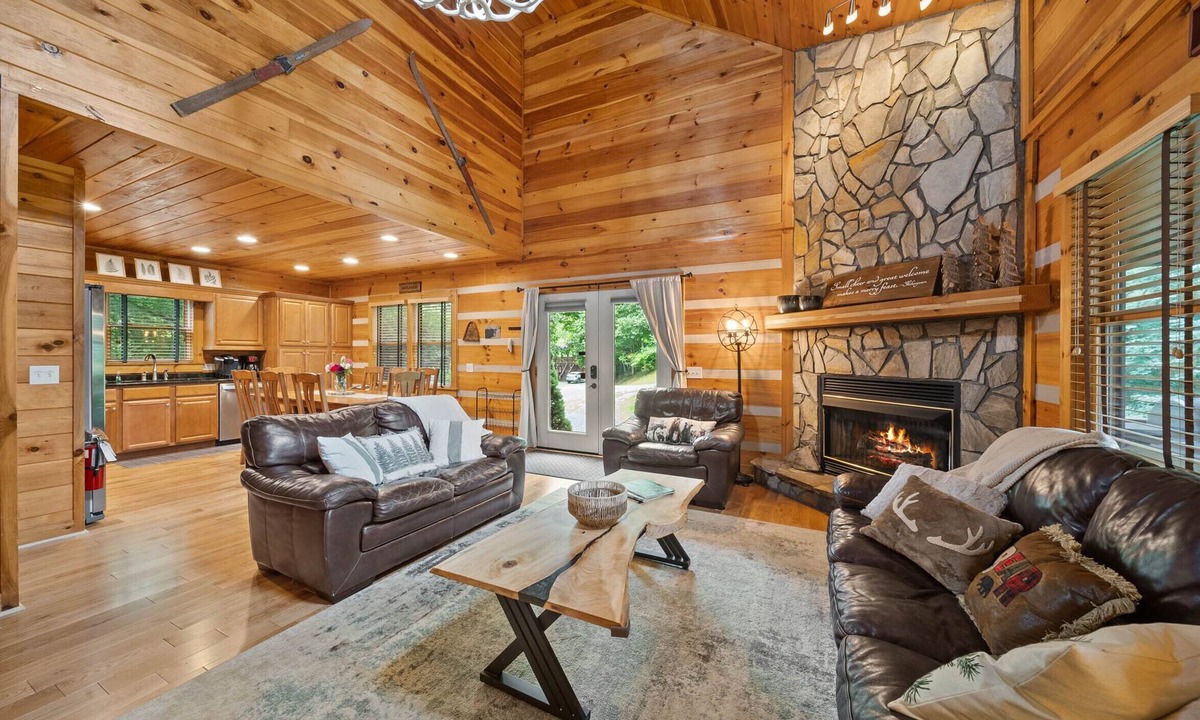 Boone Cabin | Authentic Log Cabin in Heart of the Mountains