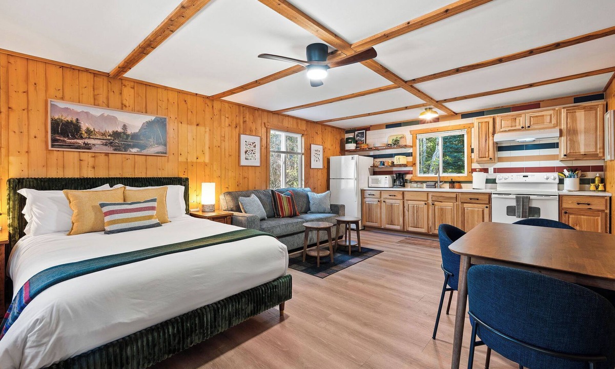 Martin City Cabin | Authentic Montana log cabin, 15 min to Glacier. Queen bed + queen sofa bed, full kitchen & covered porch. Real adventure, real comfort, no tent required.