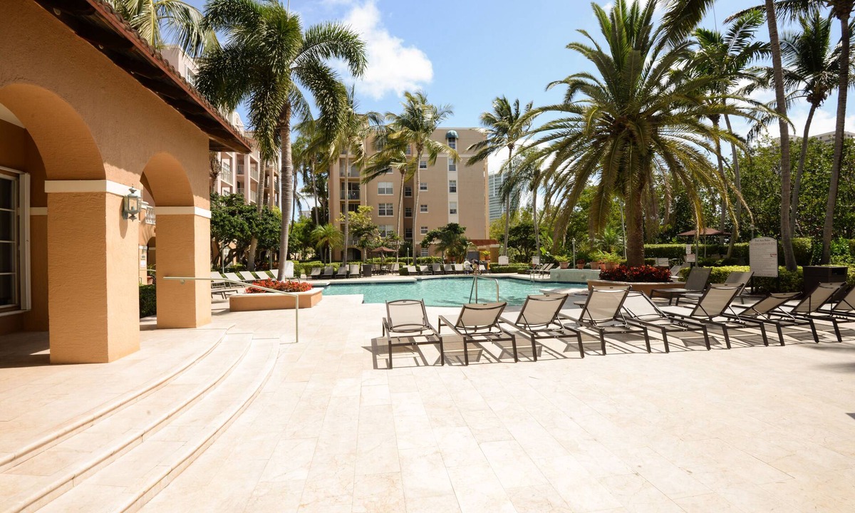 Aventura Condo | Aventura's Finest 2 BDR/2BTH Vacation Rental with Free WIFI & CABLE