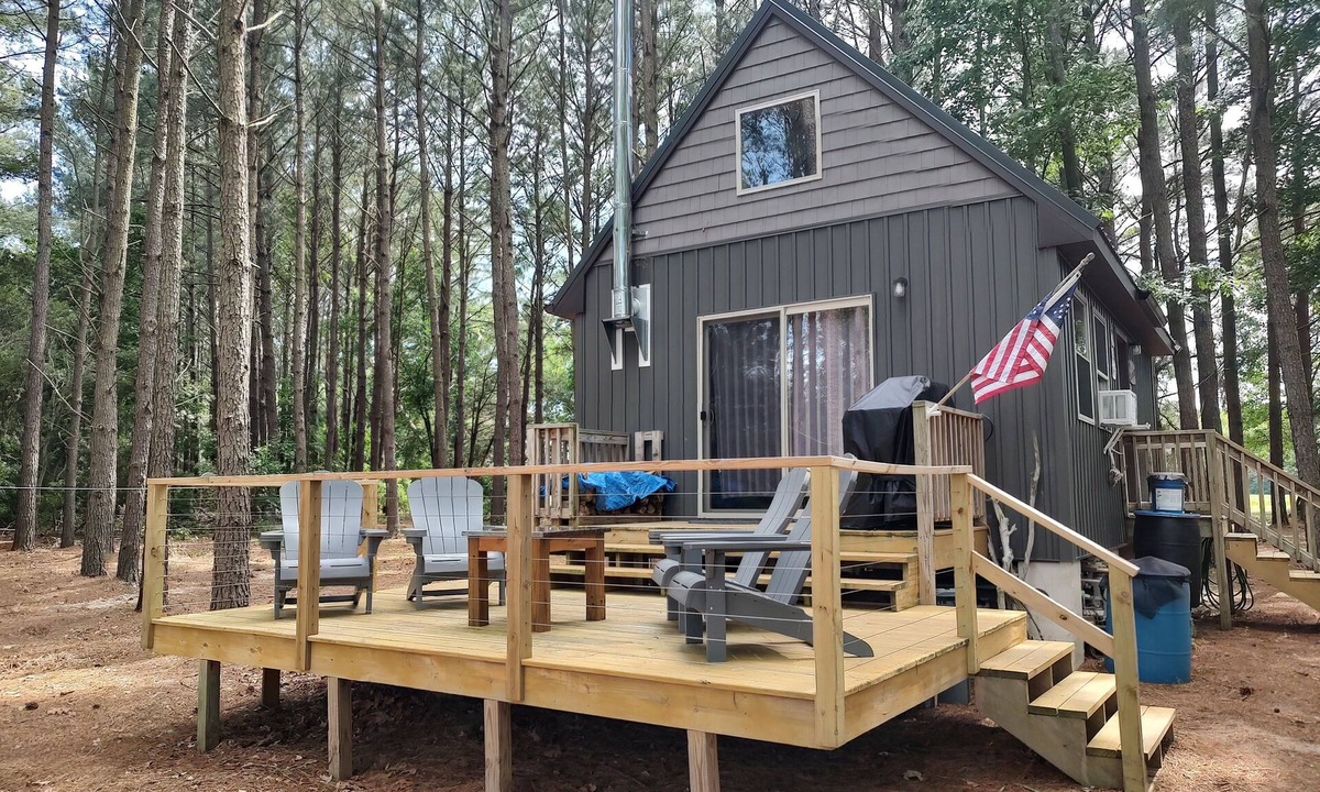 Onancock Cabin | Awesome private off grid cabin with creek view.