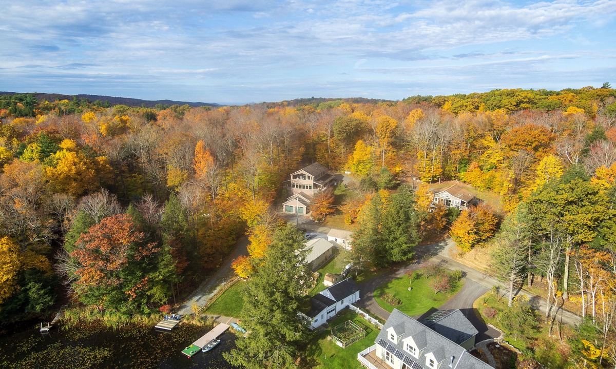 Town of Grafton House | Babcock Lake Luxury Retreat: Direct Waterfront, Deck & Huge Game Room