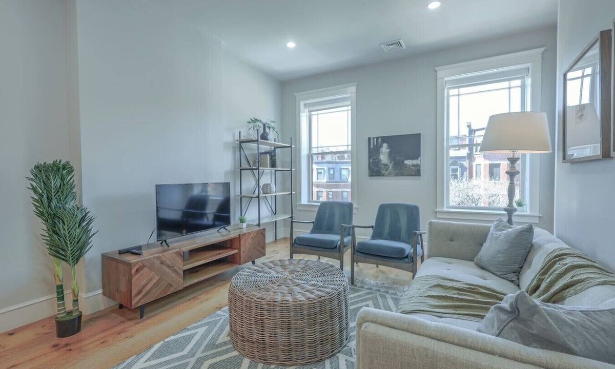 Back Bay Apartment | Back Bay Gem | 1BR on Newbury Street
