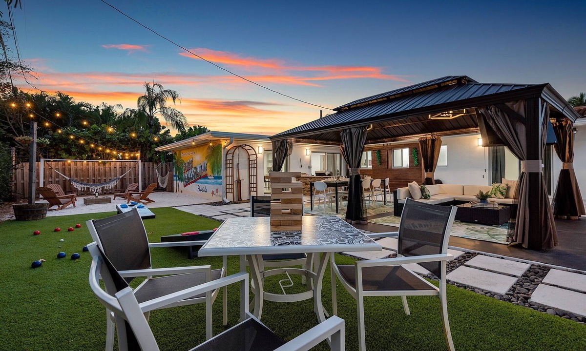 Oakland Park House | Backyard Paradise: Gazebo, Outdoor TV, Grill, Sandpit – Perfect Getaway