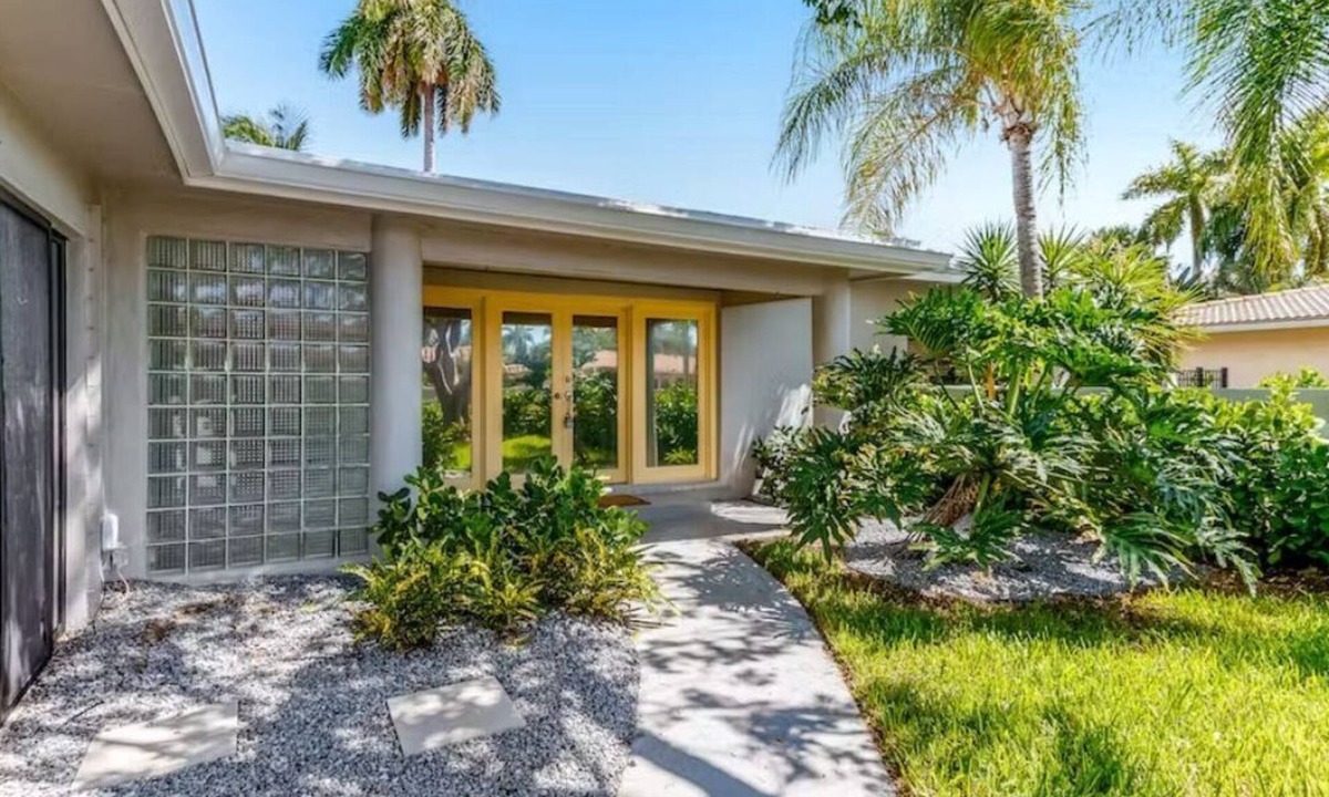 Bel Air House | Bay Breezes is a waterfront home in a gated community minutes from the beach.