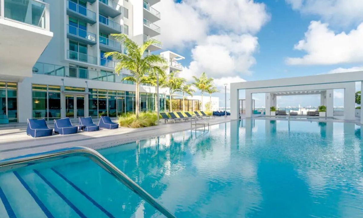 Northeast Miami Condo | Bay View Design District Apt, Pool, Gym & Parking