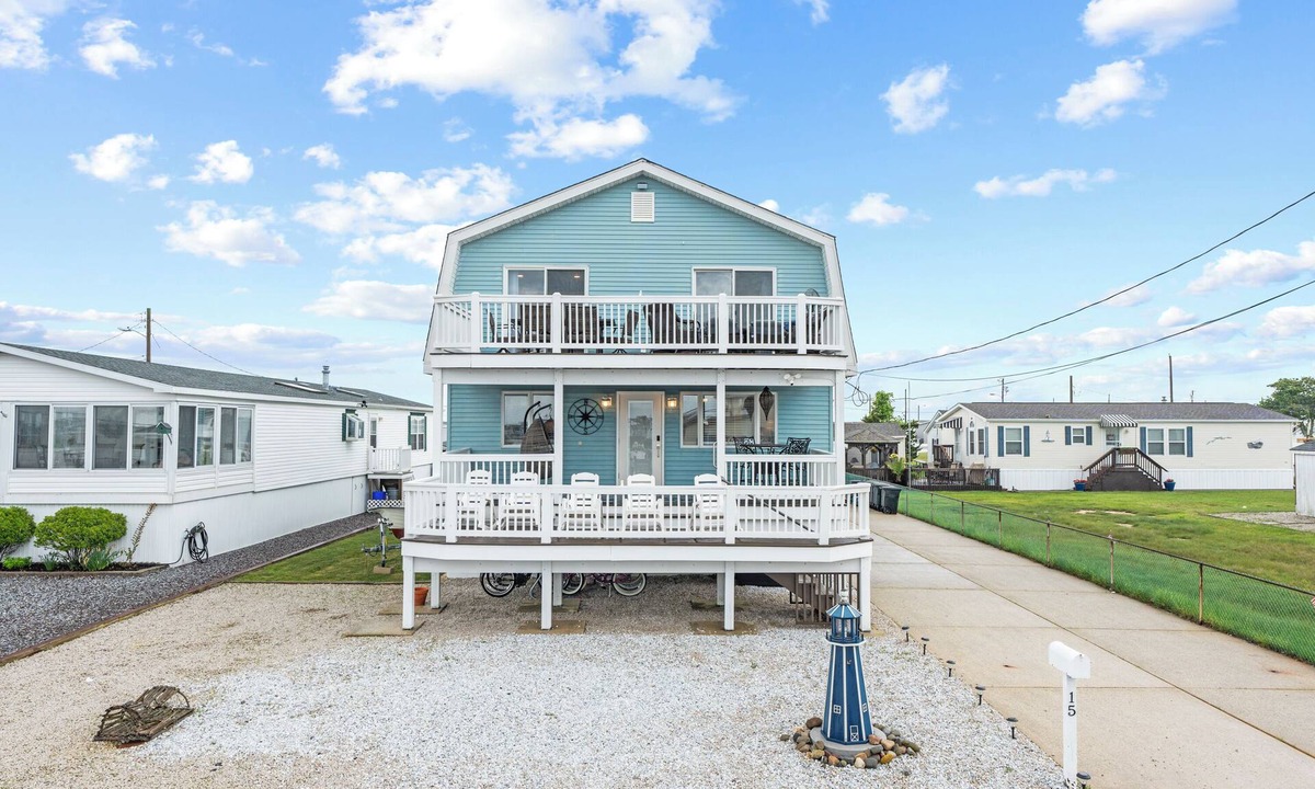 Shawcrest House | Bay View Escape at Shawcrest Marina - Sleeps 20