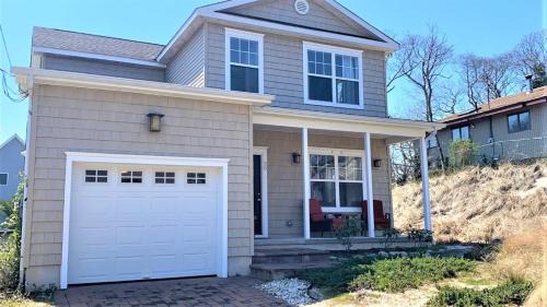 Town Bank House | Bayside Beauty