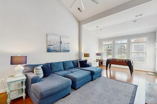The Commons House | Bayside Resort 11282 Signature Blvd