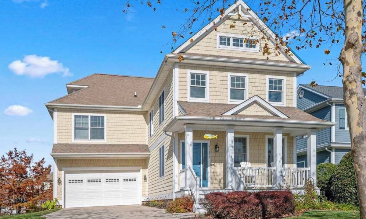 The Commons House | Bayside Resort house w/pool, hot tub, gym, basketball court, and golf on-site