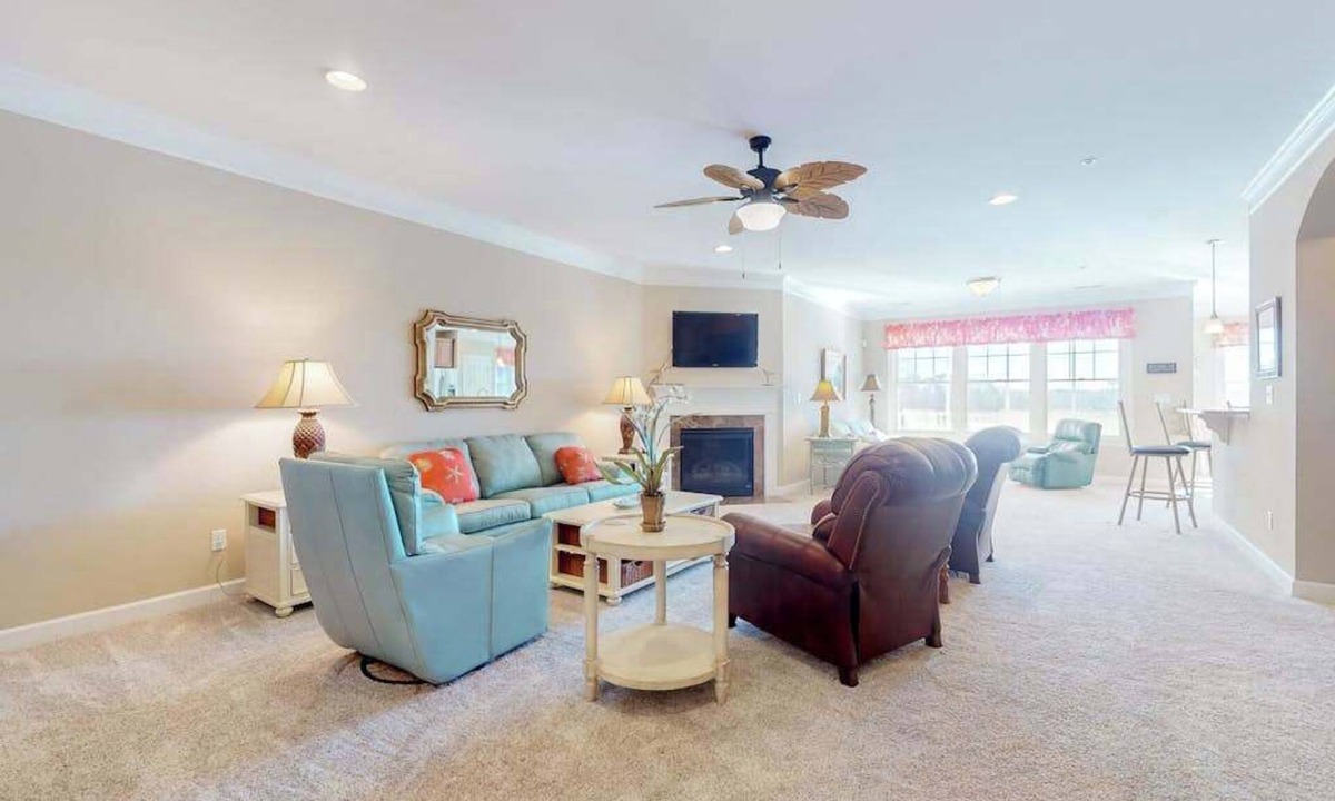 Bayside Condo | Bayside Resort with pools, golf, tennis, fishing, & spas plus beach shuttle